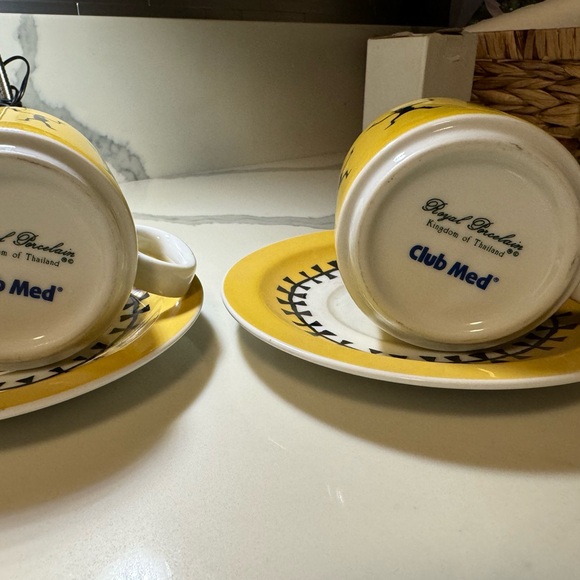 Royal Porcelain Kingdom of Thailand Coffee Cups & saucers (2) made for Club Med - Picture 6 of 11